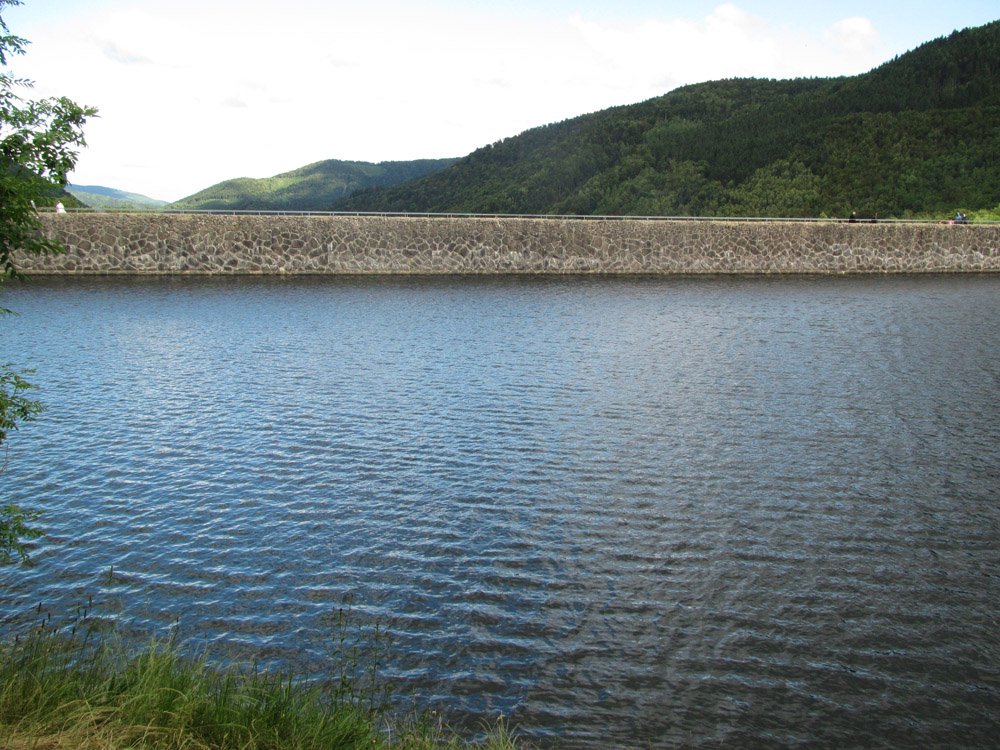 Staumauer am Lac d'Alfeld